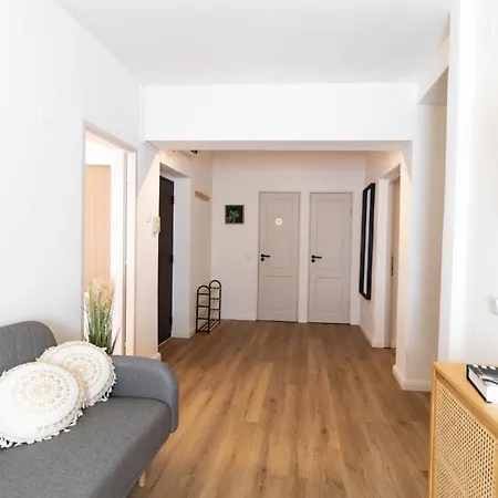 Alpine Chic Apartment Brasov